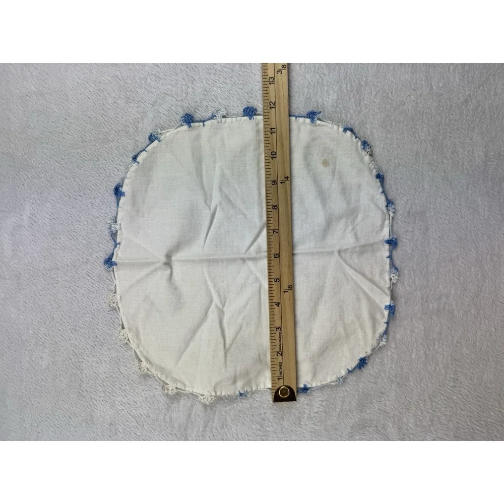 VINTAGE‎ Linen Floral Embroidered Vanity Set of 4 Crocheted Lace Edge Runner